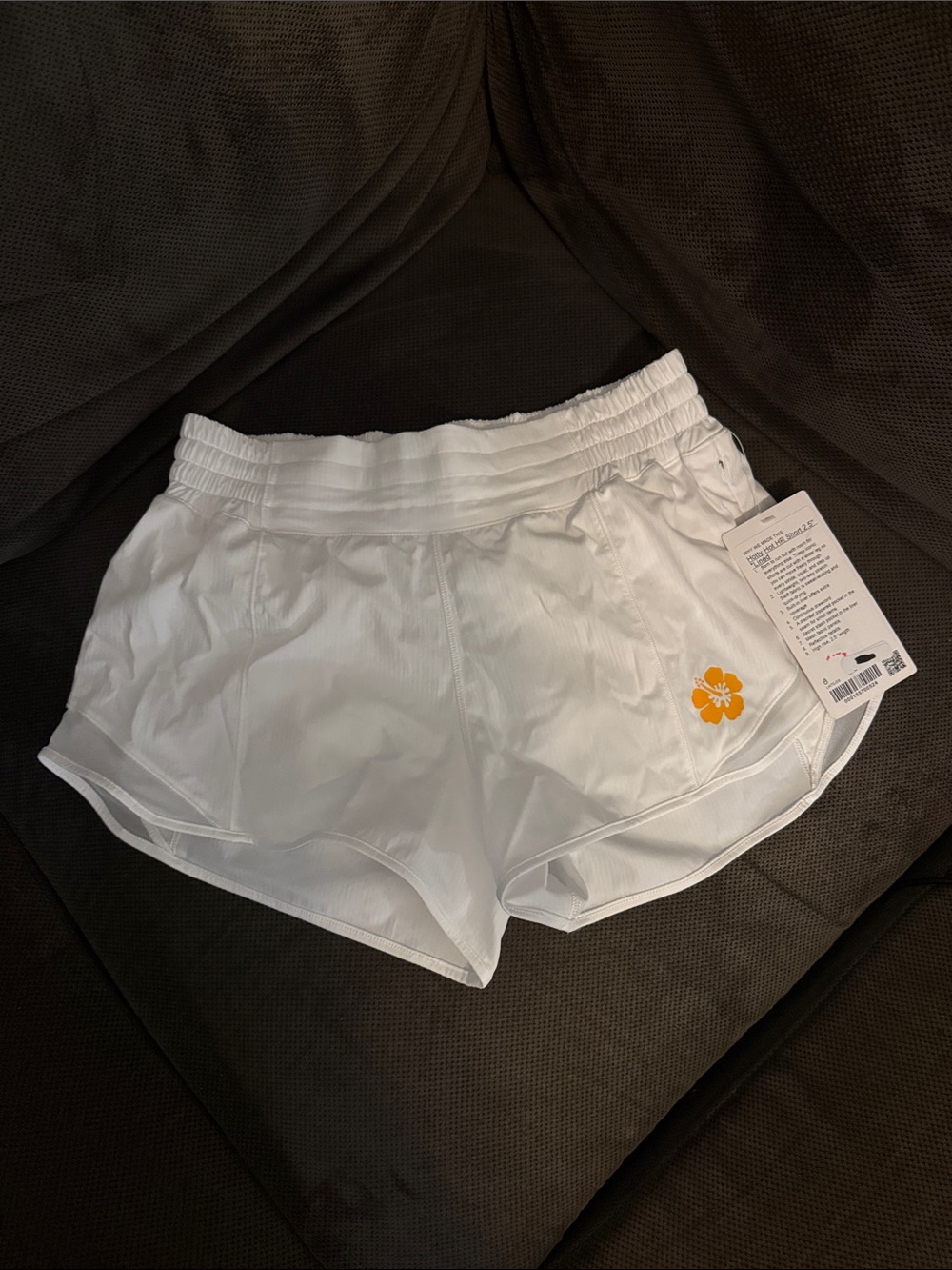 Lululemon Hotty Hot Short 2.5” with Hawaii stamp. White. Size 8. NWT